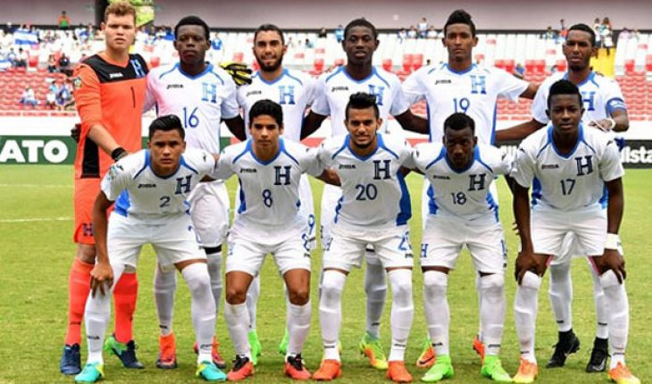 Đội tuyển Honduras thi đấu mang màu áo trắng xanh